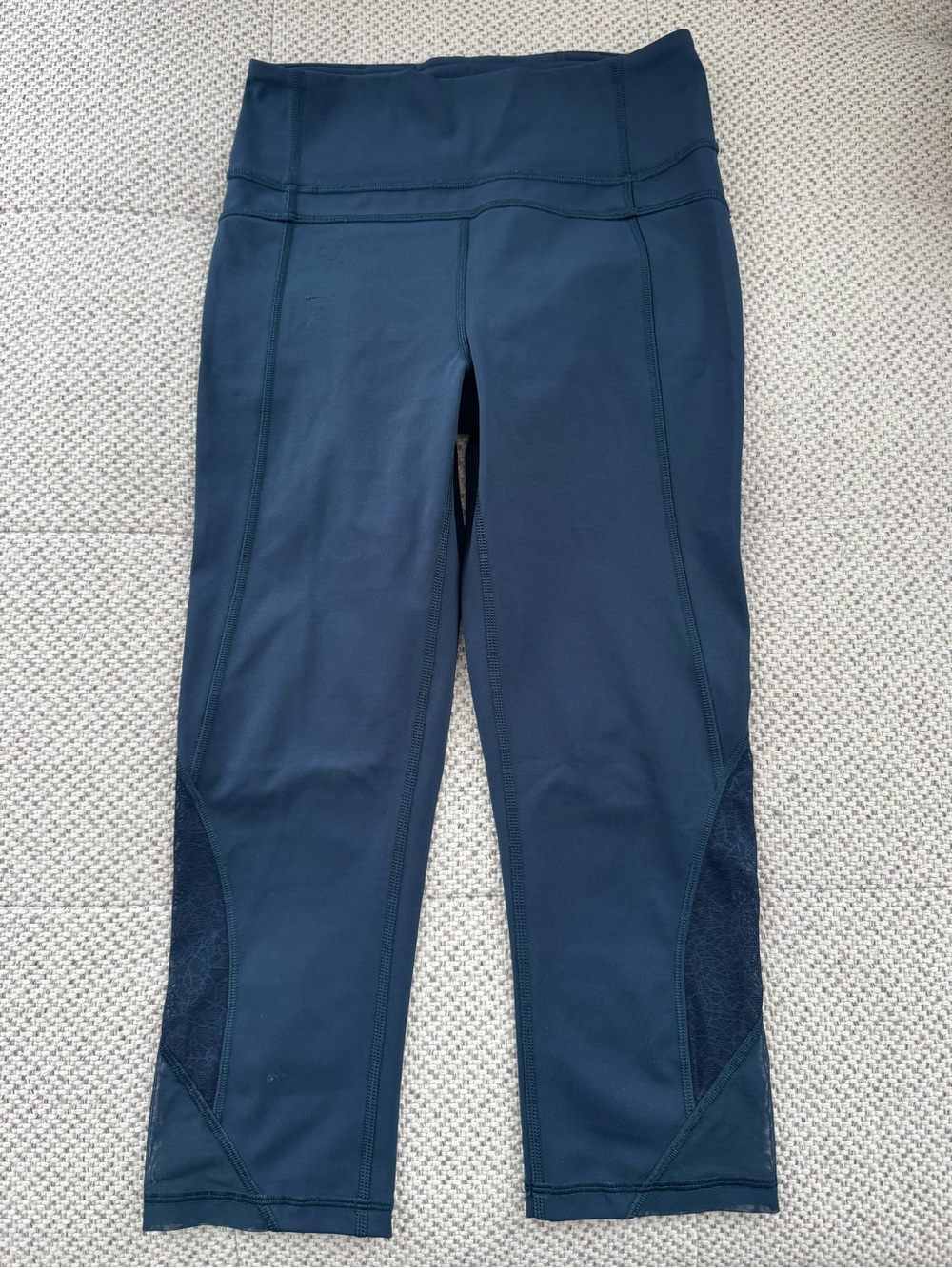 Lululemon Indigo Blue Leggings/Capri 19” Length